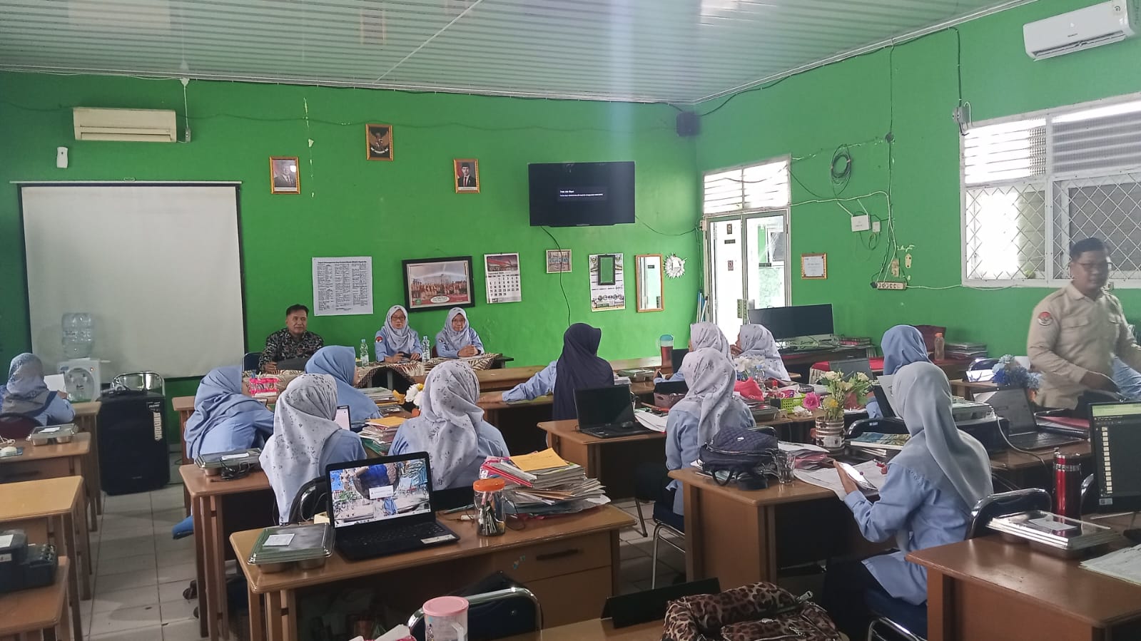 Sukseskan Pengisian EDM, Guru MTs Negeri 2 Ogan Ilir Ikuti Sosialisasi 