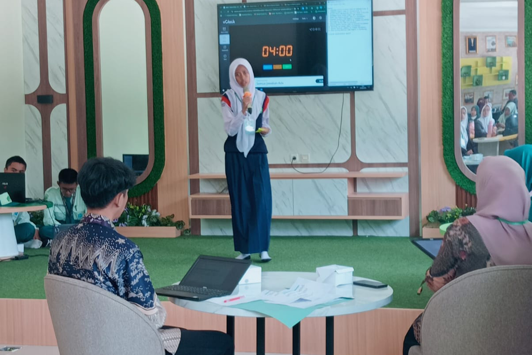 Gemilang di Panggung FIM, Aisyah Putri Nurhanifah Tembus 6 Besar Cabang Speech