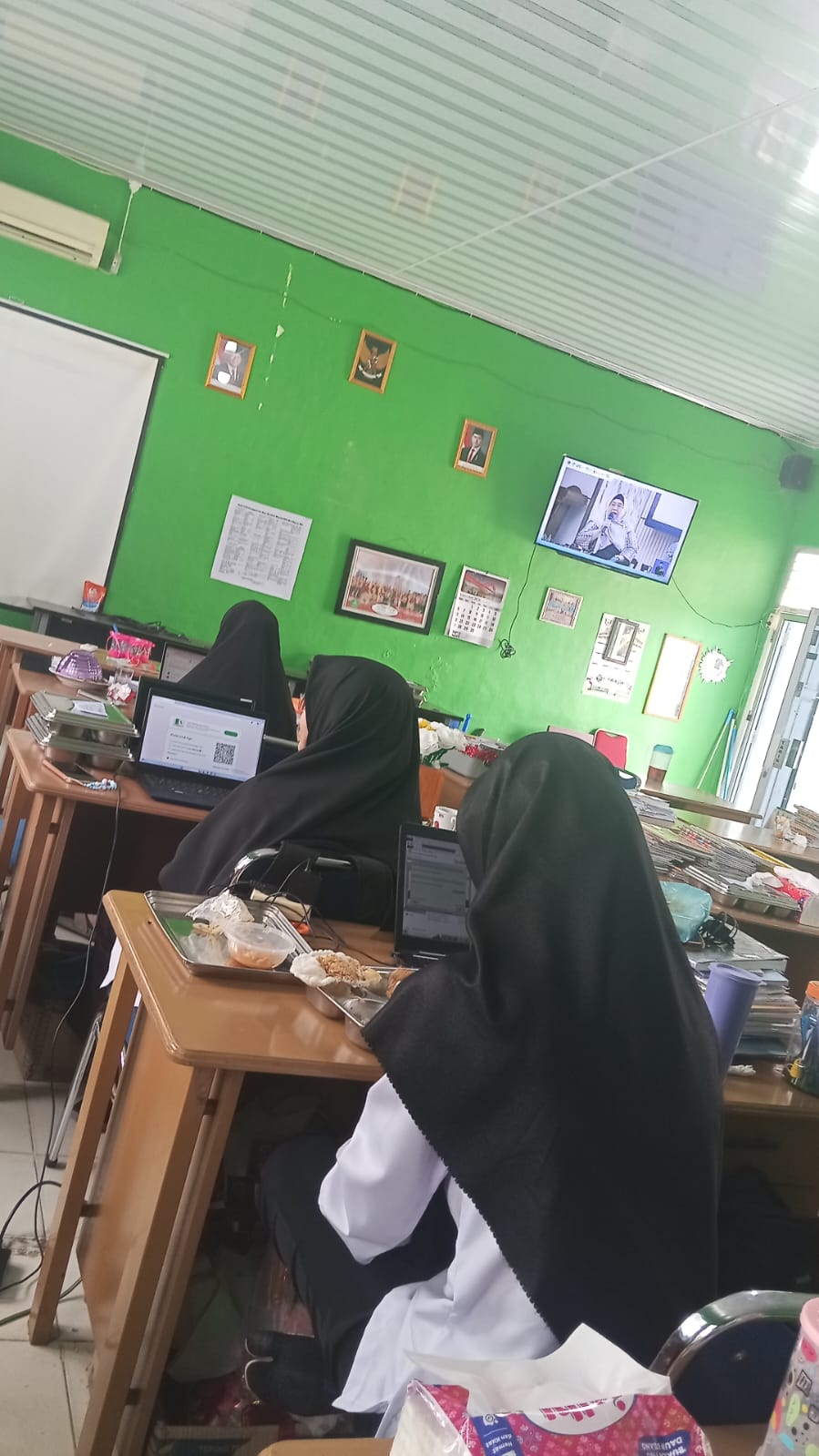 Civitas MTsN 2 Ogan Ilir Ikuti Seminar Nasional: Sinergikan Nilai Keagamaan, Hak Anak, dan Ramah Lingkungan